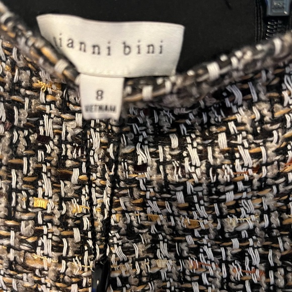 Gianni Bini Cute Black/Tan skirt with accent buttons and front slit Size 8 NWT - Picture 6 of 9